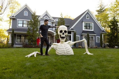 🎃Halloween Pre-sale 50% OFF🔥–Towering Skeleton with LED Eyes & Haunting Sounds👻